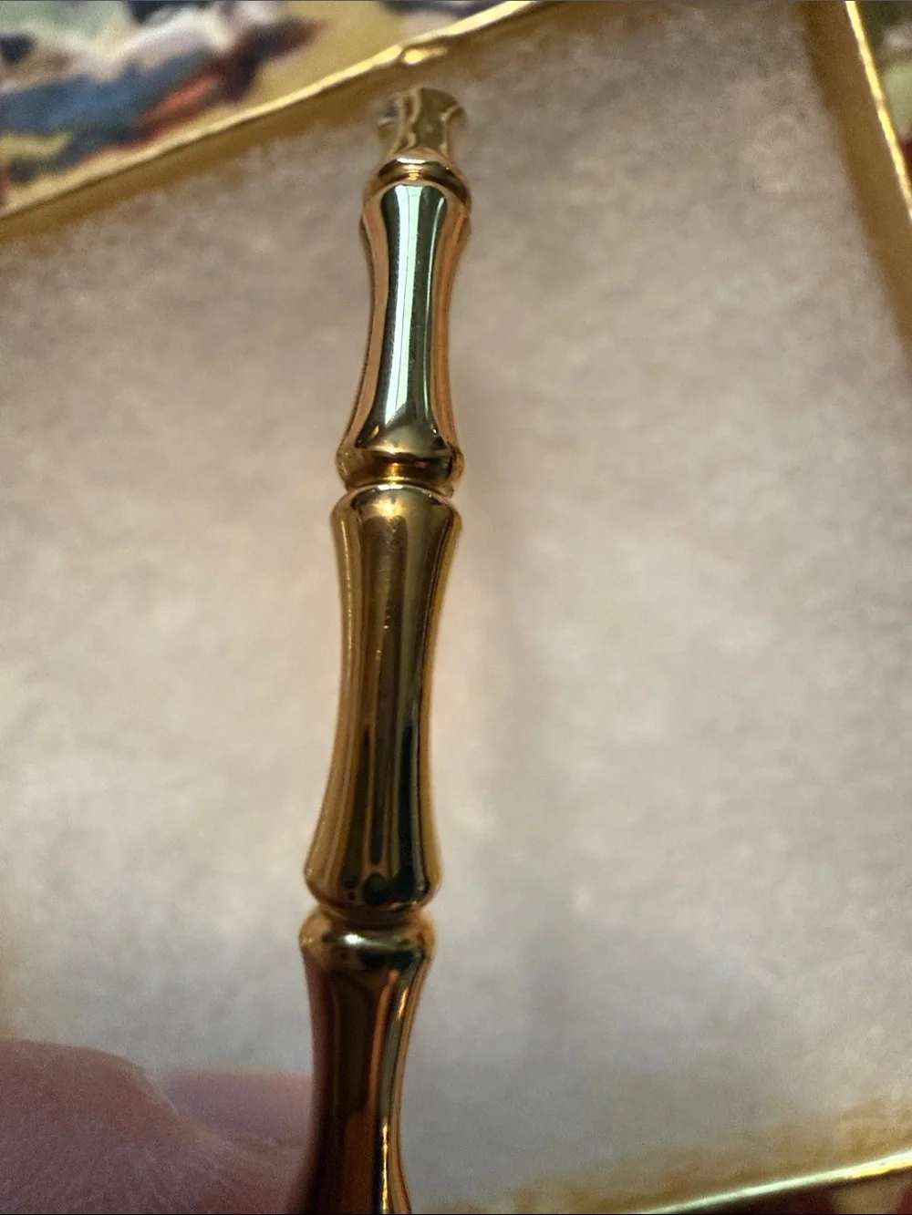 N/A elegant gold